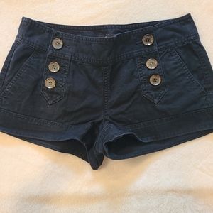Super cute navy short shorts